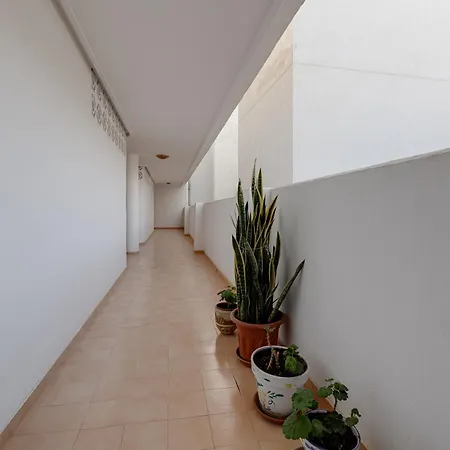 Modern Bergantin Lejlighed