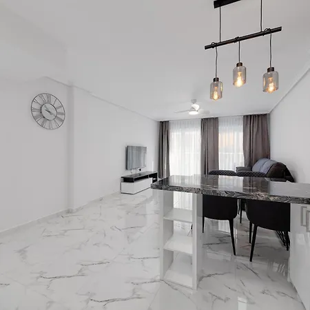 Modern Bergantin Lejlighed